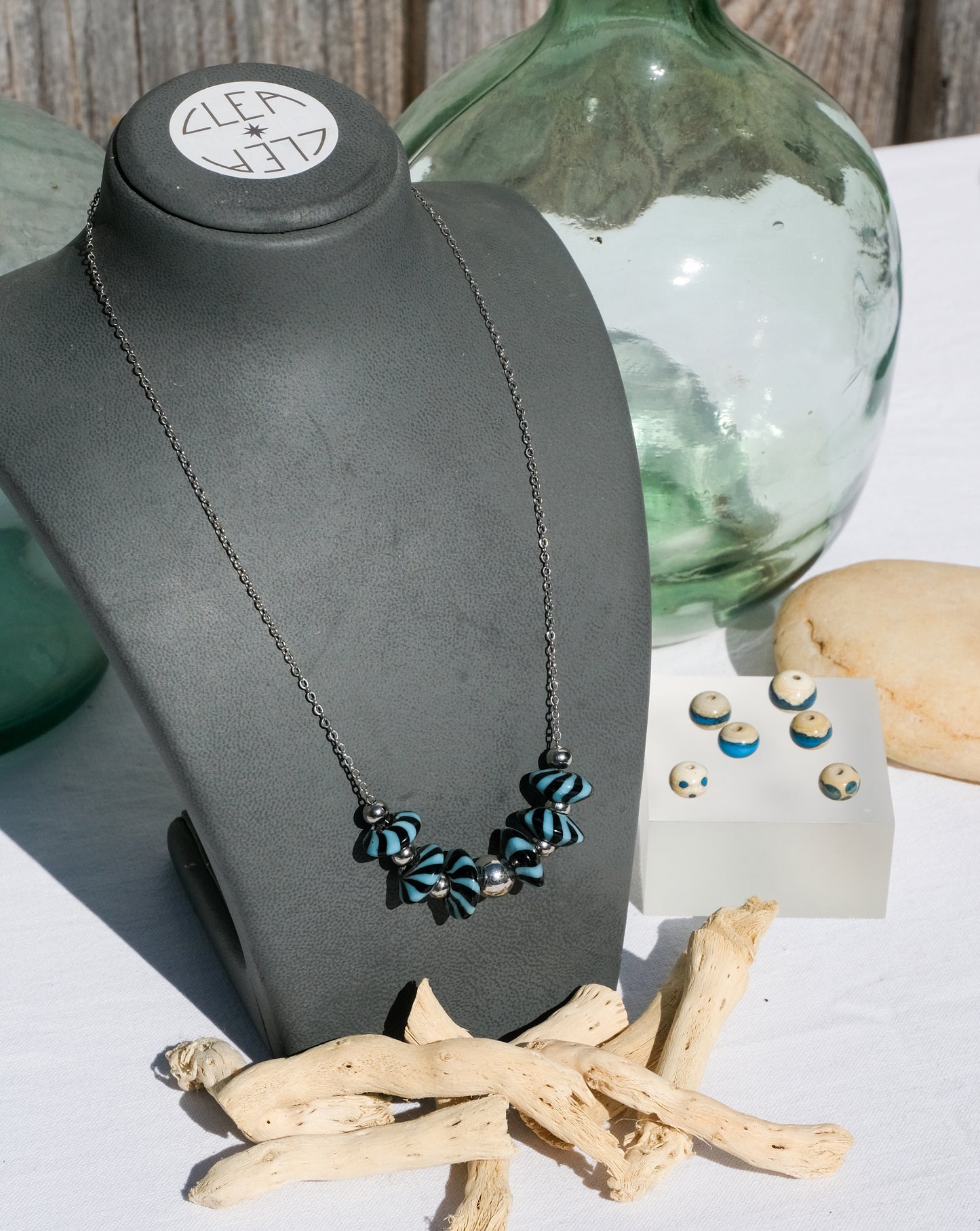 Collier noir et bleu en verre de Murano