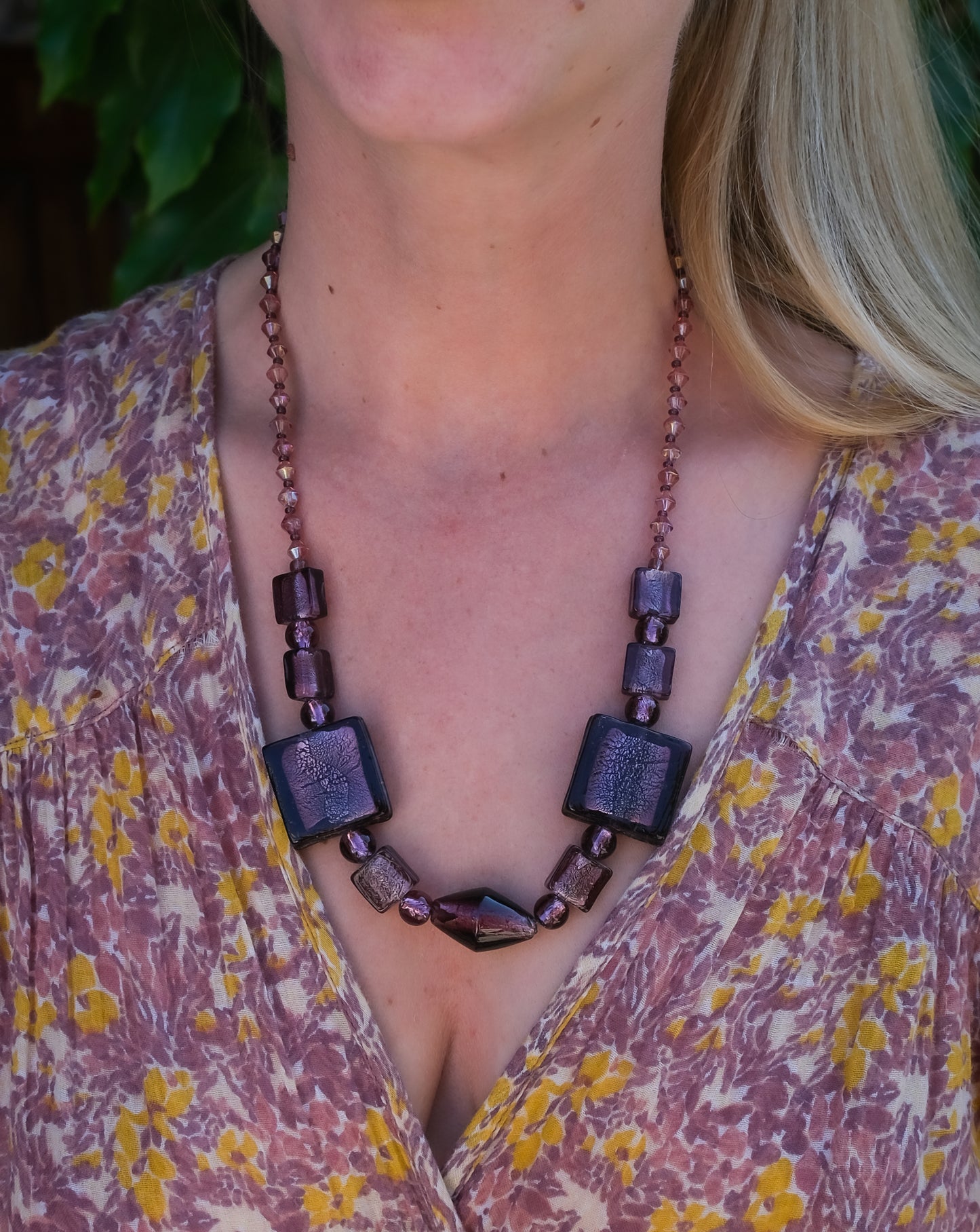 Collier en verre de Murano violet royal