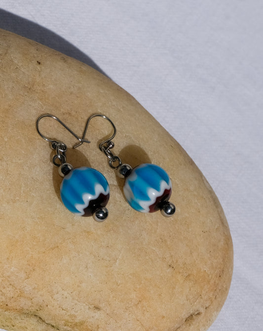 Boucles d'oreilles à motif bleu en verre de Murano
