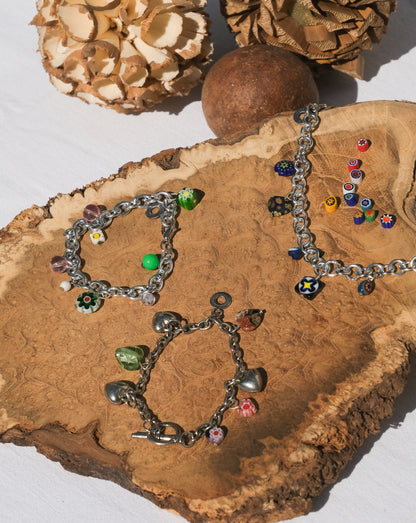 Bracelet charms bleu nuit en verre de Murano