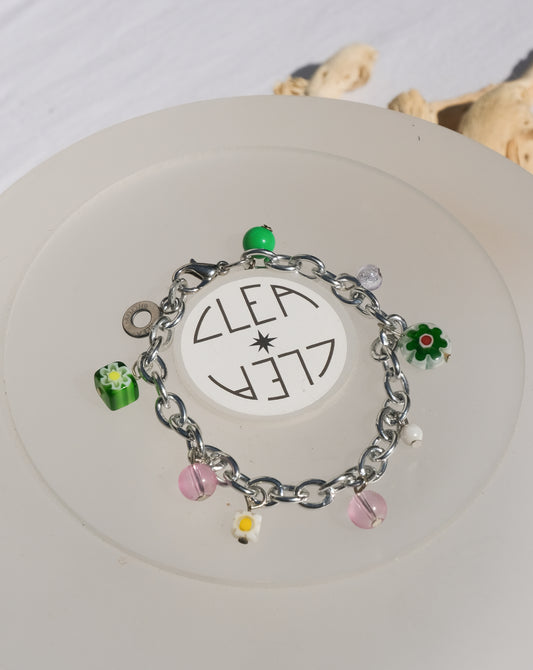 Bracelet charms printaniers en verre de Murano
