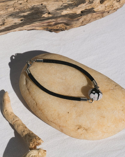 Bracelet noir fleuri en verre de Murano