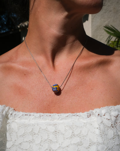 Collier délicat en verre de Murano  jaune et bleu