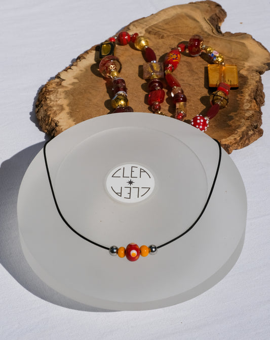 Collier minimaliste rouge et orange en verre de Murano