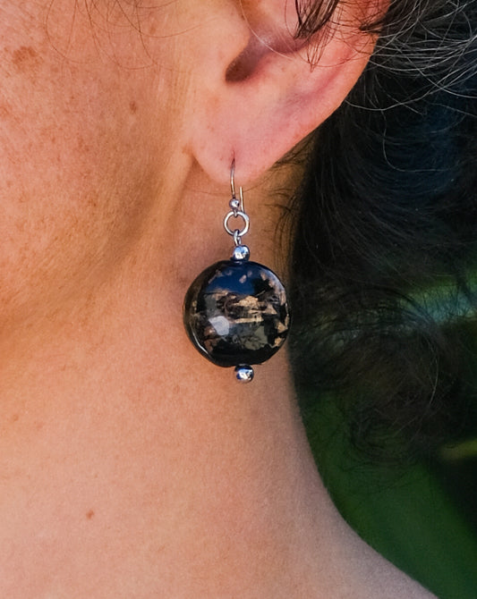 Boucles d'oreilles en verre de Murano noir et doré