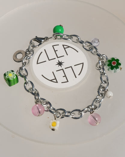 Bracelet charms printaniers en verre de Murano