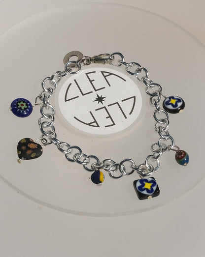 Bracelet charms bleu nuit en verre de Murano