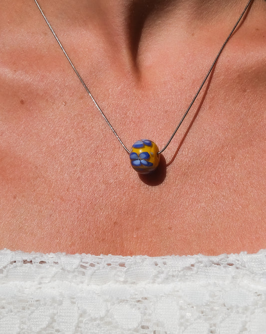 Collier délicat en verre de Murano  jaune et bleu