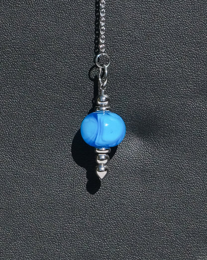 Pendule bleu ciel en verre de Murano
