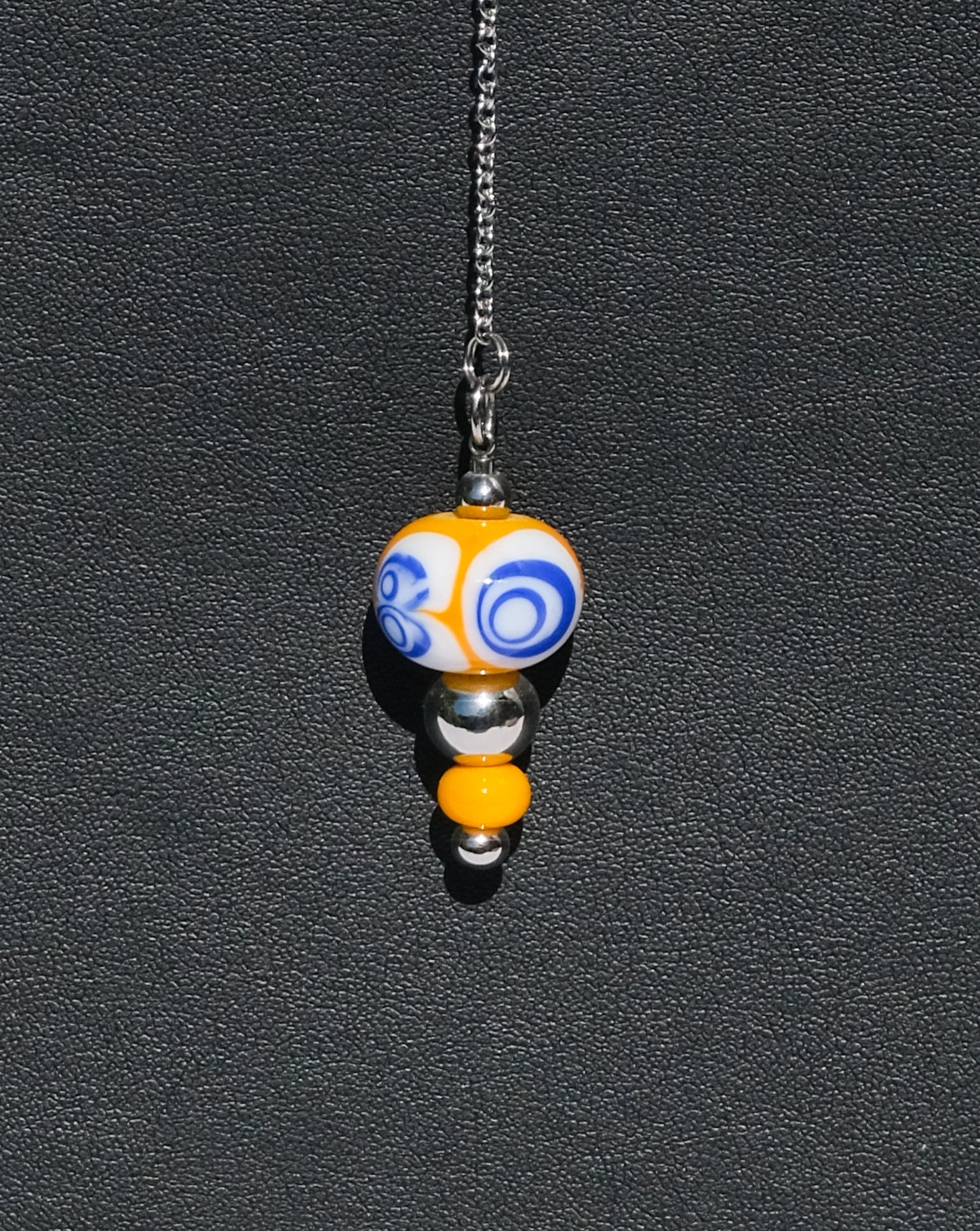 Pendule jaune et bleu en verre de Murano